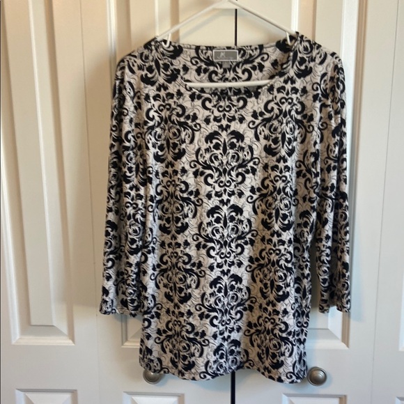 J M collection Tops - Black and White Boxy Blouse with 3/4 Sleeves and Sailor Collar